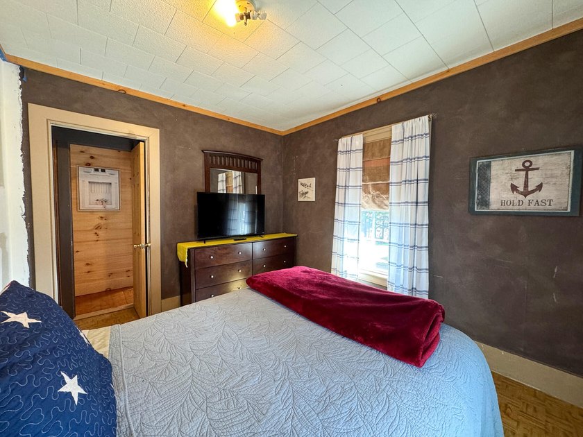 Beautiful 4-bedroom 1.5 bath home close to ATV trails. If you've - photo 25