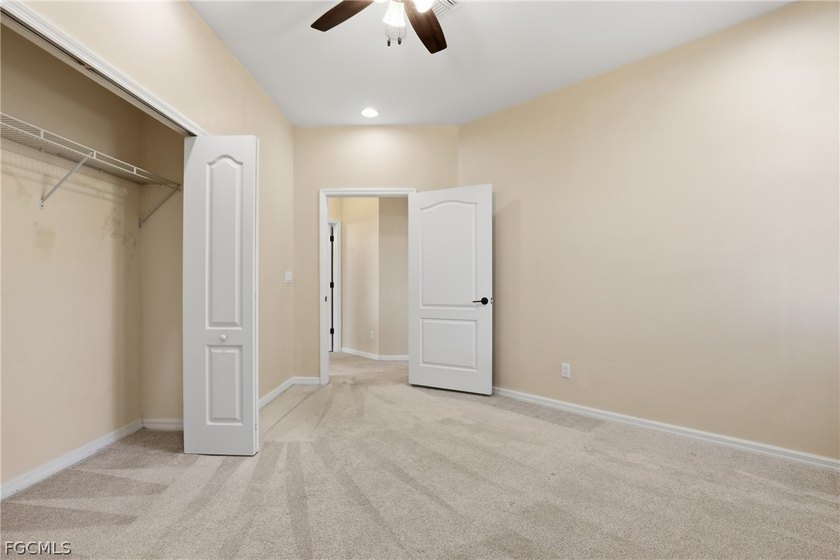 APPROVED SHORT SALE! Spacious and move in ready! This - photo 26