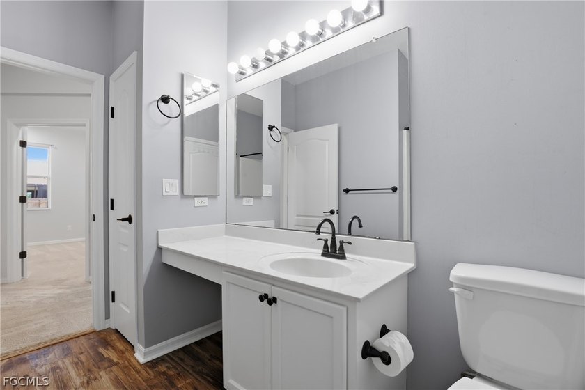 APPROVED SHORT SALE! Spacious and move in ready! This - photo 28