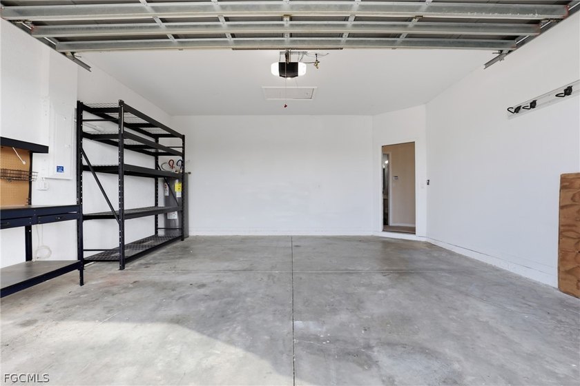 APPROVED SHORT SALE! Spacious and move in ready! This - photo 34
