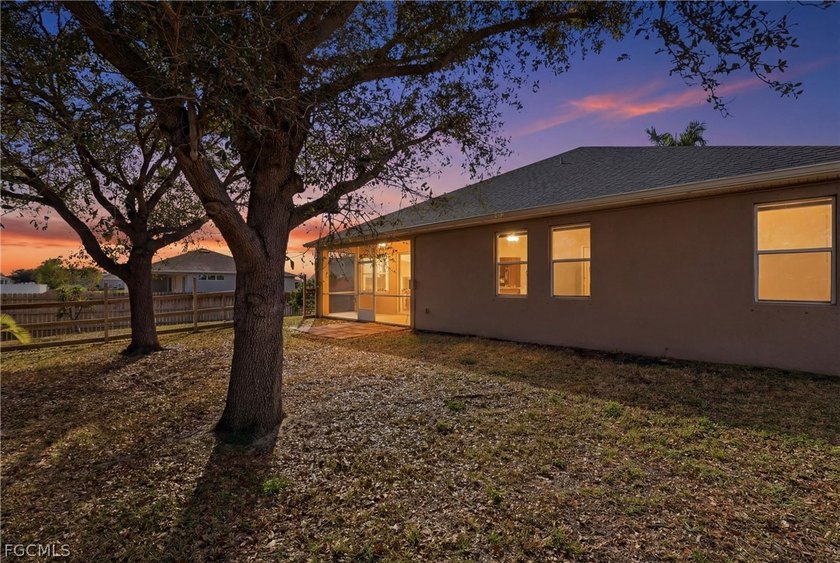APPROVED SHORT SALE! Spacious and move in ready! This - photo 37