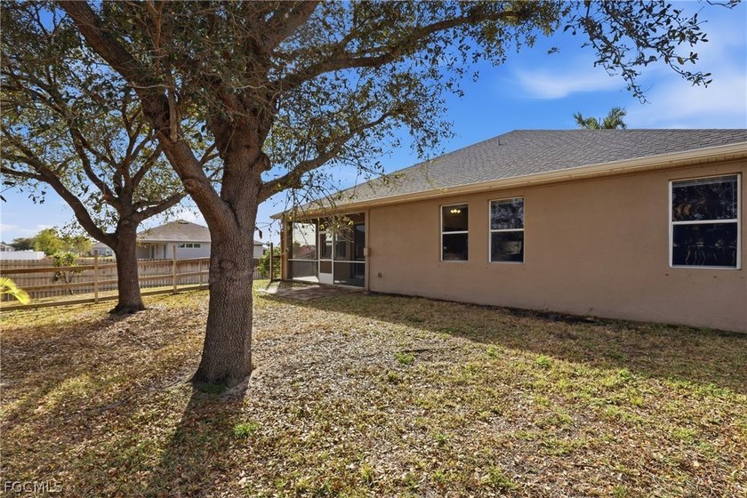 APPROVED SHORT SALE! Spacious and move in ready! This - photo 38