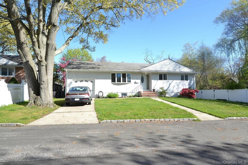 Well maintained 3 bedroom, 1 bath ranch situated on a 0.17 acre - photo 2