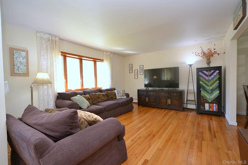 Well maintained 3 bedroom, 1 bath ranch situated on a 0.17 acre - photo 3