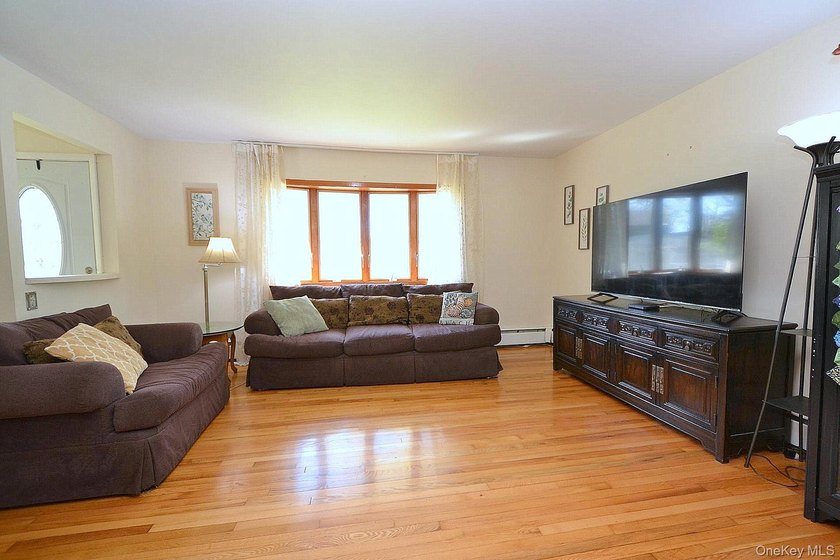Well maintained 3 bedroom, 1 bath ranch situated on a 0.17 acre - photo 4