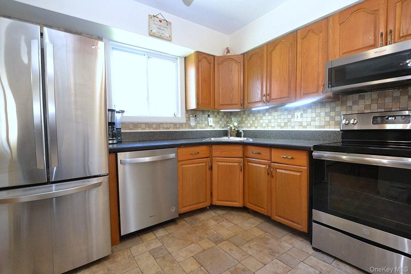 Well maintained 3 bedroom, 1 bath ranch situated on a 0.17 acre - photo 9