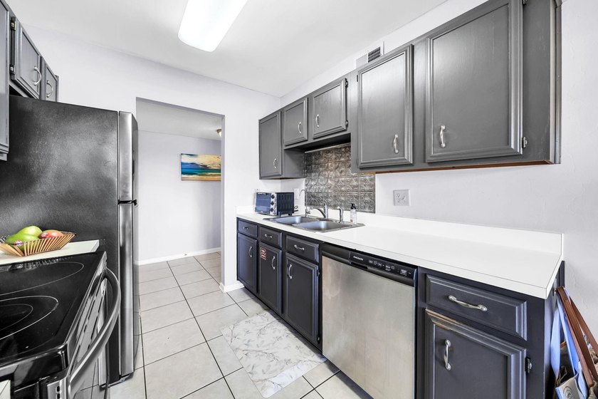 Beautifully updated 2-bedroom, 2-bath condo in the highly - photo 6