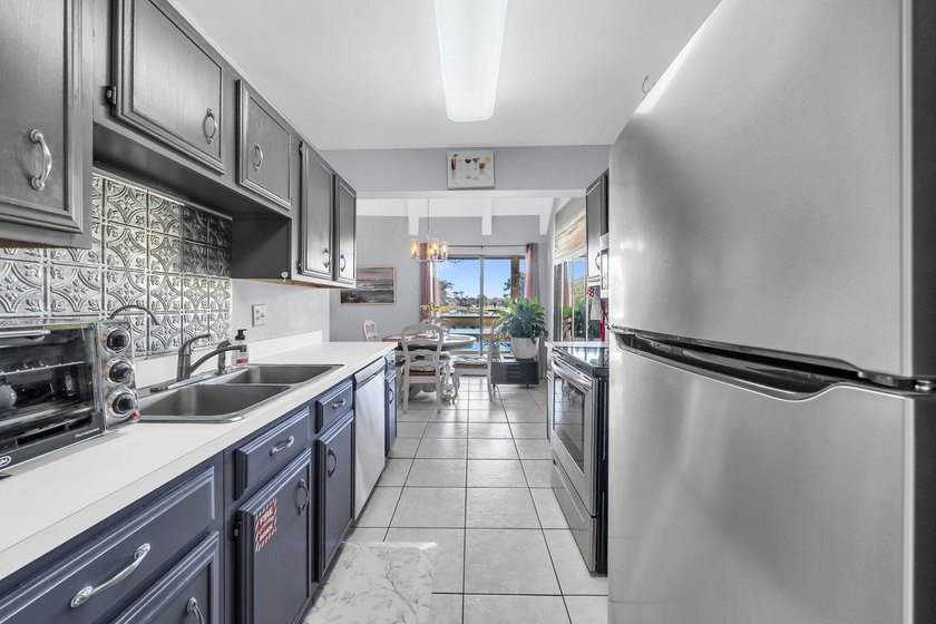 Beautifully updated 2-bedroom, 2-bath condo in the highly - photo 7