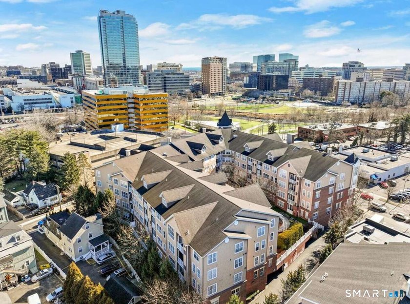 Downtown Stamford Living at Its Best! This fantastic 2-bed - photo 3