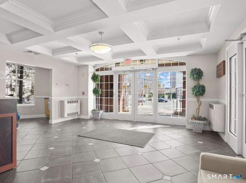 Downtown Stamford Living at Its Best! This fantastic 2-bed - photo 8