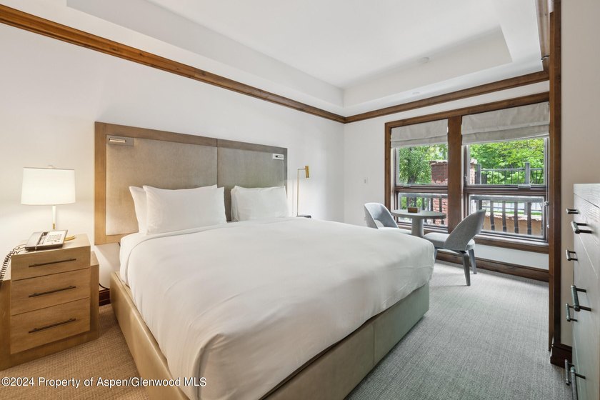 2024 renovations completed (including new decor, furniture - photo 8
