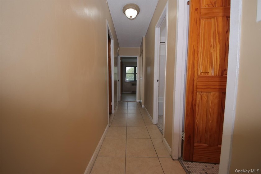 Spacious unit with views from terrace towards Pelham. Master - photo 10