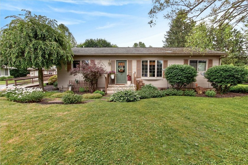 Country Roads Take Me Home! Welcome home to this charming 1,170 - photo 3