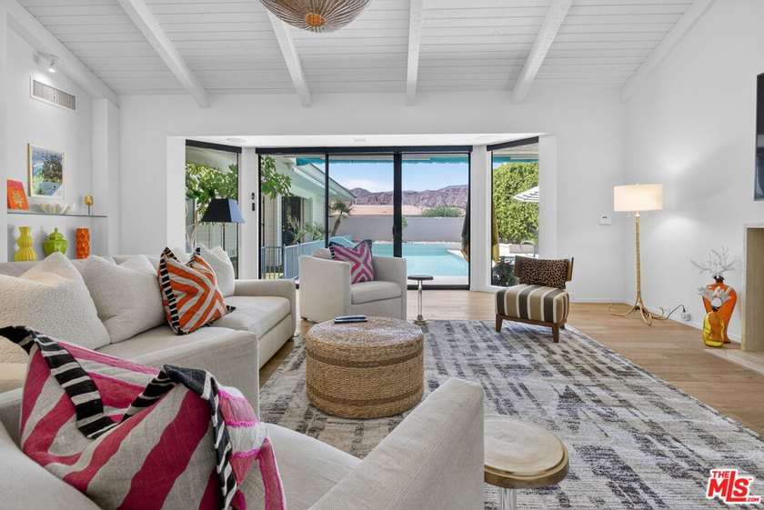 Desert living at its finest in coveted Morningside Country Club! - photo 13