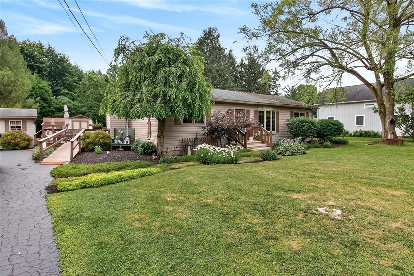 Country Roads Take Me Home! Welcome home to this charming 1,170 - photo 4