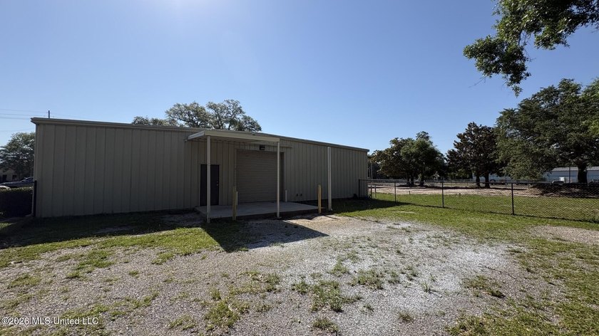 Wonderful location, high and dry, conveniently located on the - photo 31