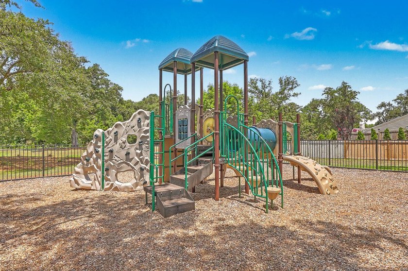 Welcome to the Oakfield neighborhood on Johns Island. Located - photo 33