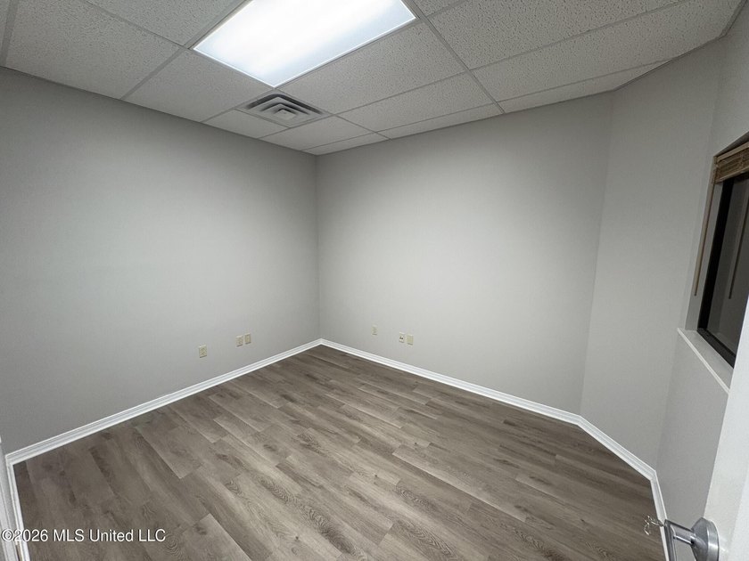 Wonderful location, high and dry, conveniently located on the - photo 36