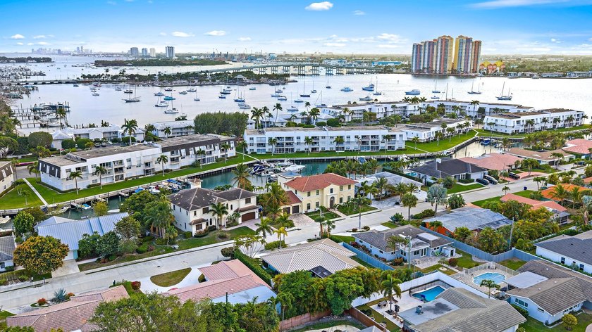 Experience refined coastal living in this beautifully renovated - photo 37