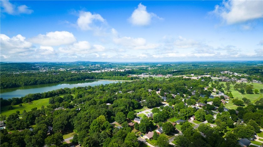 Welcome to Lake Road Estates! This spacious two-story home - photo 20
