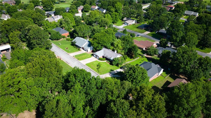 Welcome to Lake Road Estates! This spacious two-story home - photo 22