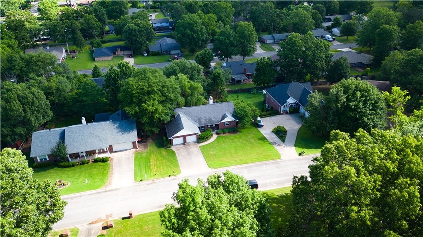 Welcome to Lake Road Estates! This spacious two-story home - photo 24