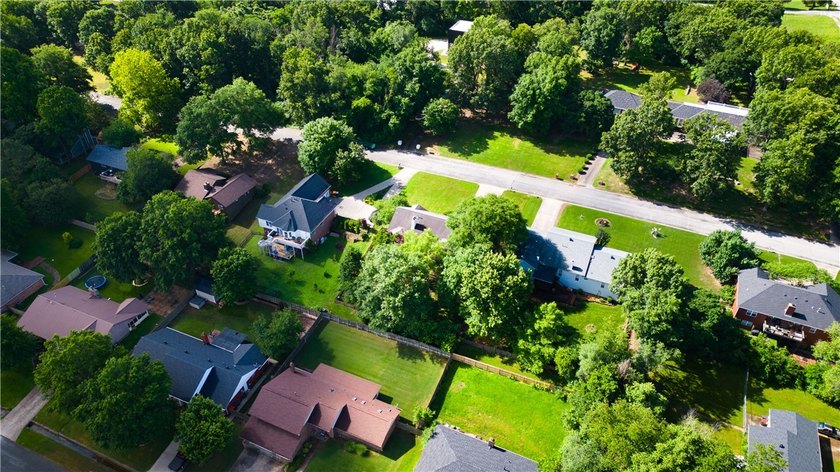 Welcome to Lake Road Estates! This spacious two-story home - photo 27