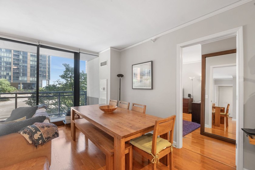 Experience sophisticated city living in this spacious 2 bedroom - photo 4