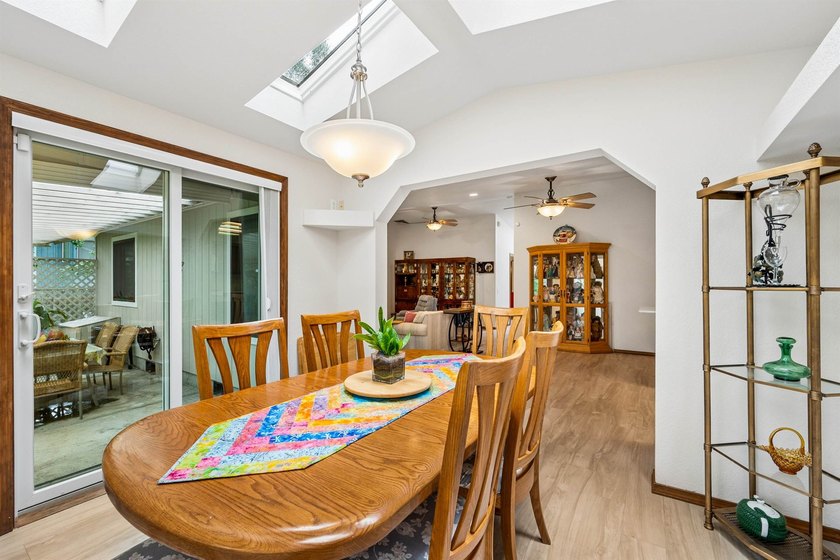 Welcome home to this beautifully maintained rambler in the - photo 10