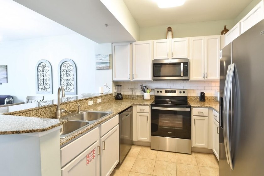Meticulously maintained 2-bedroom junior suite at the highly - photo 5