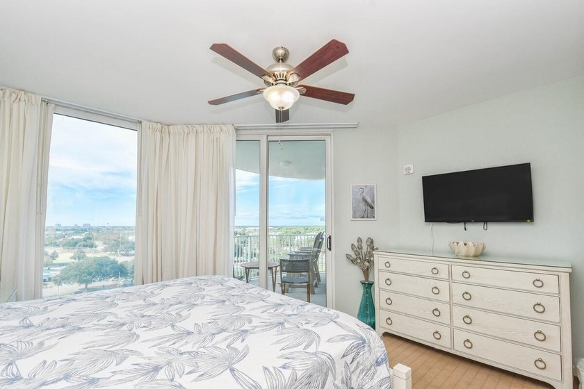 Meticulously maintained 2-bedroom junior suite at the highly - photo 7