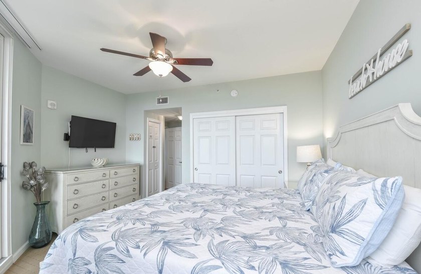 Meticulously maintained 2-bedroom junior suite at the highly - photo 8
