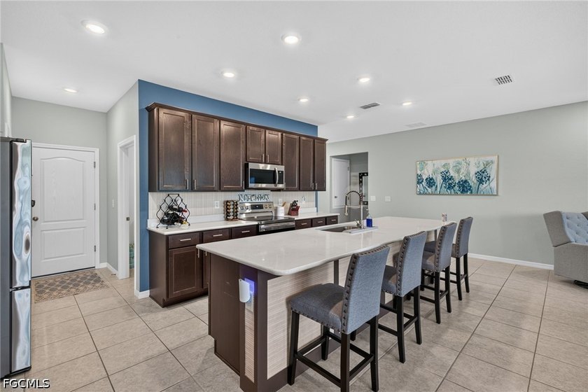 You will fall in love with this meticulously maintained Maronda - photo 12