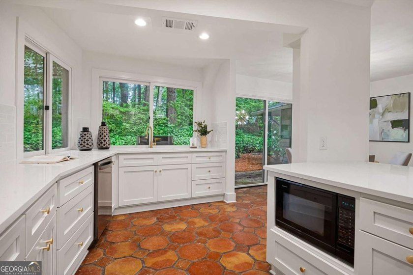 Move-in ready and beautifully updated, this modern ranch offers - photo 23
