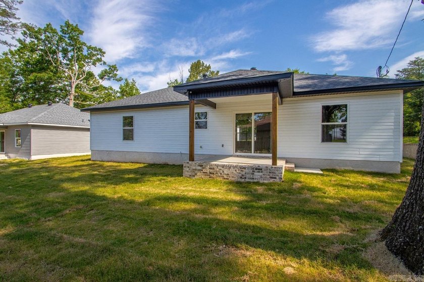 WOW! New Construction! Very pretty white siding w/white brick! - photo 26