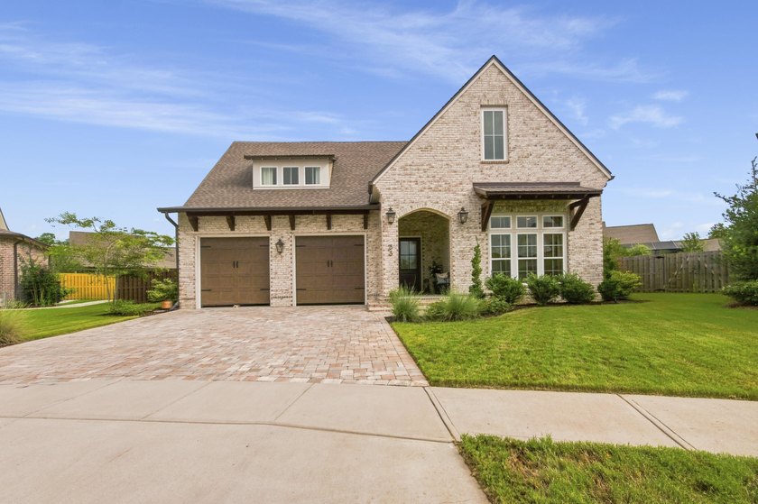 SPECIAL RATES AVAILABLE ON THIS HOME. CONTACT LISTING AGENT FOR - photo 2