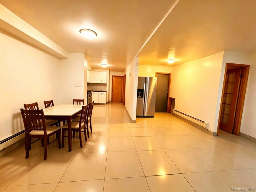 Exquisite Flushing Residence - A Rare Gem! Discover this - photo 3