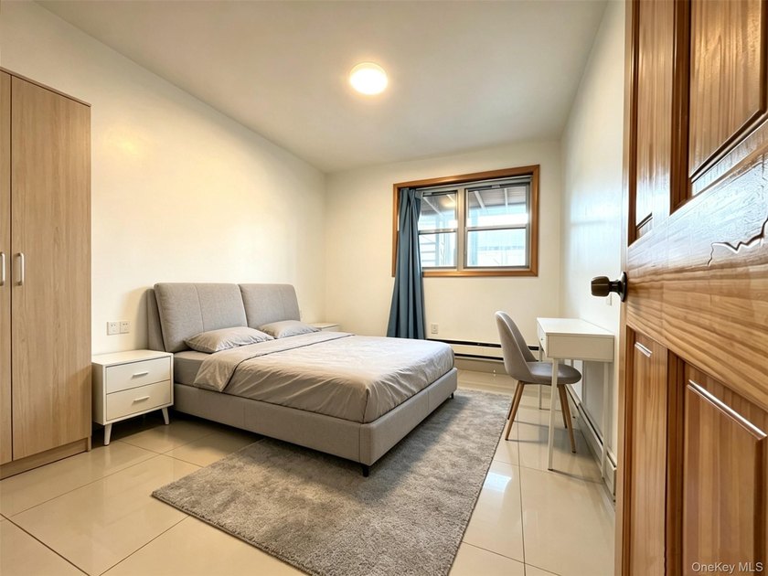 Exquisite Flushing Residence - A Rare Gem! Discover this - photo 4