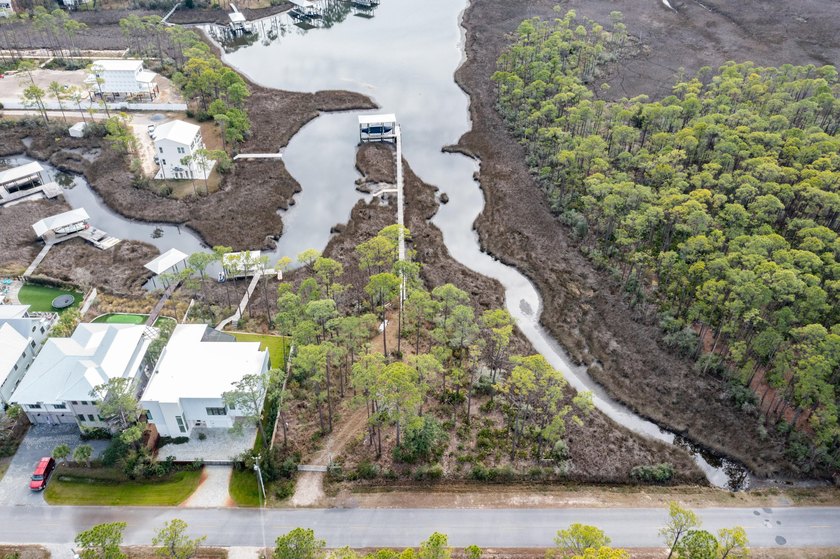 Beautiful waterfront lot, on protected area of Hogtown Bayou - photo 6