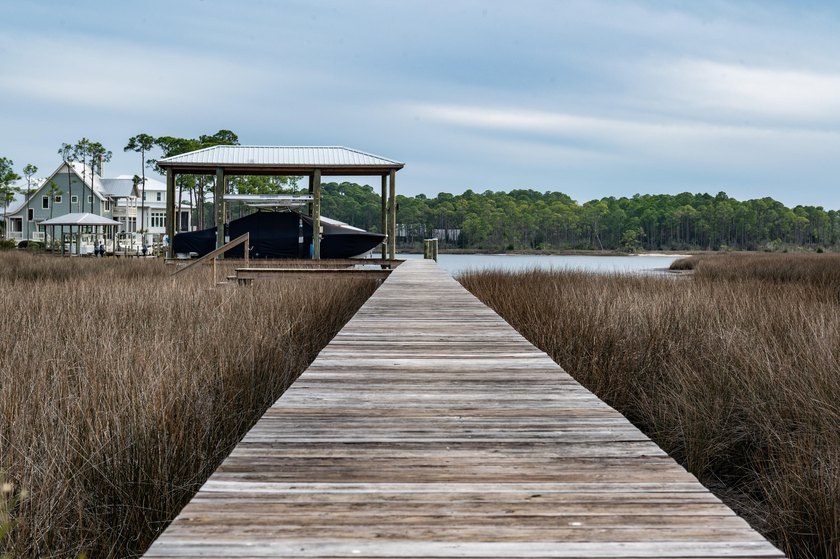 Beautiful waterfront lot, on protected area of Hogtown Bayou - photo 9