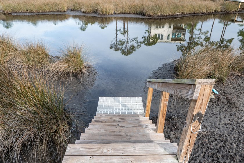 Beautiful waterfront lot, on protected area of Hogtown Bayou - photo 10