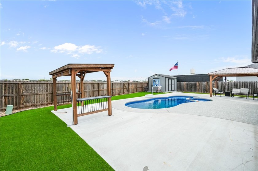 Welcome to 9518 Royal Oak Dr.! Built just three years ago and - photo 28