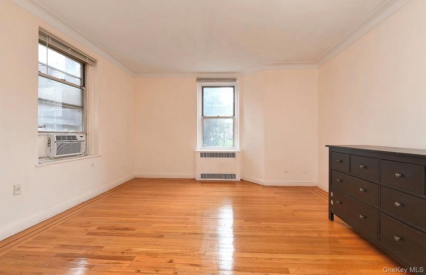 Studio + 1 Bath A Corner Unit w/ Dual Window Exposures ?Prime+ - photo 4