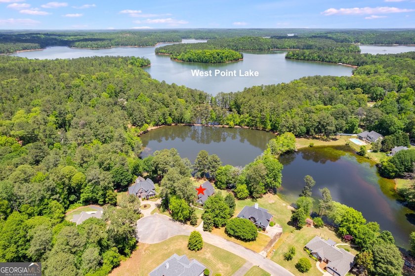 Private Waterside Retreat on Nearly 3 Acres Minutes from Major - photo 6