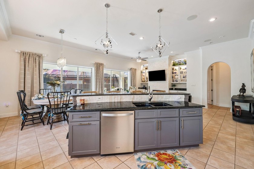 Fully renovated, turnkey beach home in the highly sought-after - photo 6