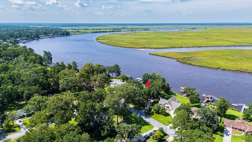 Perched on the bluff overlooking the Ogeechee River, 179 - photo 50