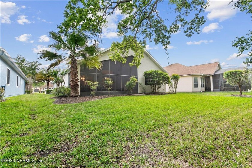 Welcome to this impeccably maintained, beautifully upgraded home - photo 21
