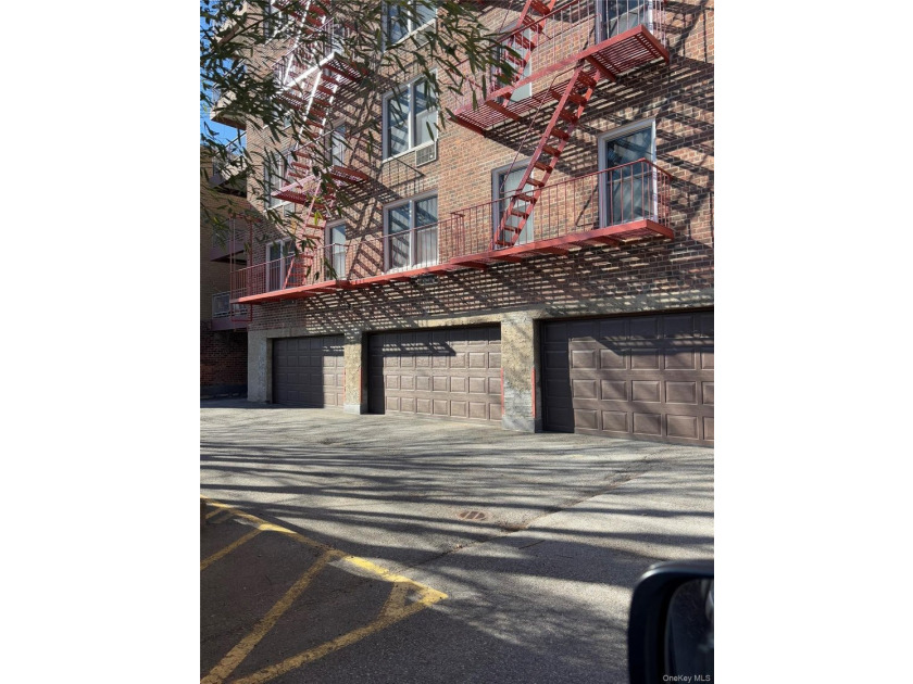Welcome to this beautifully maintained 2-bedroom co-op located - photo 4