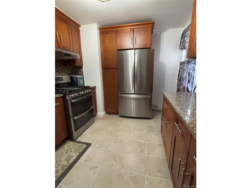 Welcome to this beautifully maintained 2-bedroom co-op located - photo 8