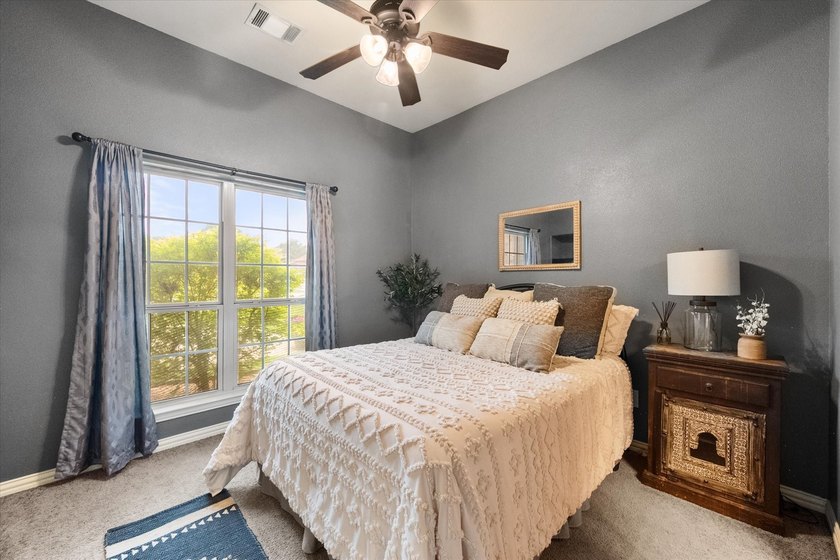 Welcome to your dream home! This beautifully maintained 4 - photo 21